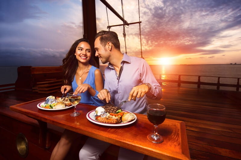 Cancún: Columbus Dinner Cruise and Sky Wheel Pass Go - The Experience in Detail