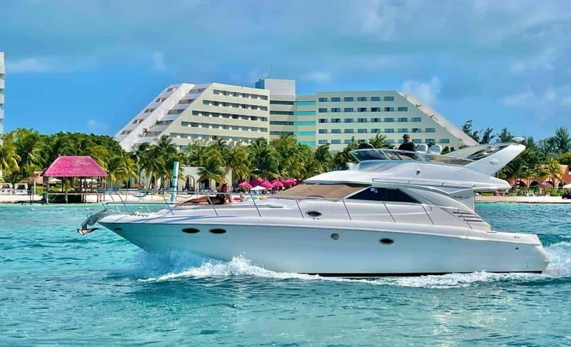 Cancun: Exclusive Sea Ray Express Bridge for 14 people - The Sum Up