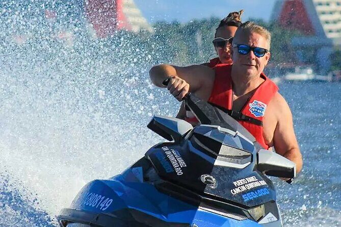 Cancun Lagoon: Wave Runner Ride - The Pros and Cons of the Cancun WaveRunner Experience