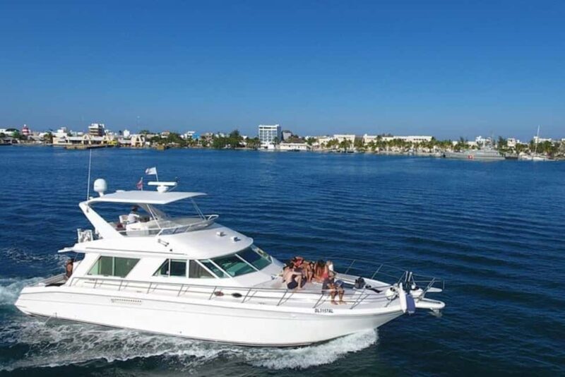 Cancun: Luxury Yacht Tour to Isla Mujeres Chef #GMBSR55FUN - Key Points