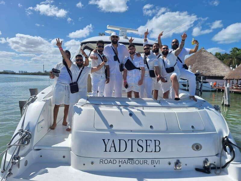 Cancun private yacht Sea Ray Sundancer 60 feet - The Experience in Detail