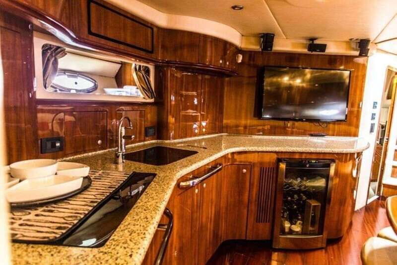 Cancun private yacht Sea Ray Sundancer 60 feet - FAQ