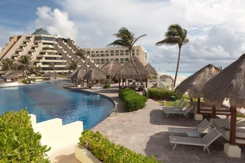 Cancun: Sightseeing Walking Tour With a Local Guide - In-Depth Look at the Cancun Walkabout