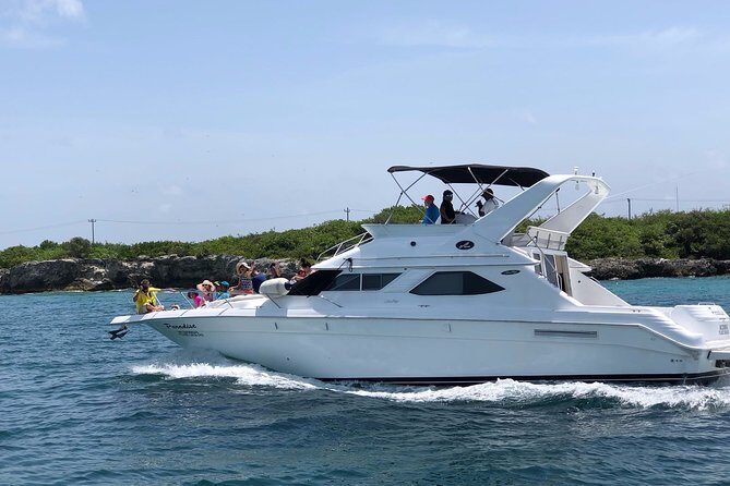 Cancun yachts rental YACHT 46 FT, 15 PAX MAX 25P12 - A Detailed Look at the Cancun Yacht Experience
