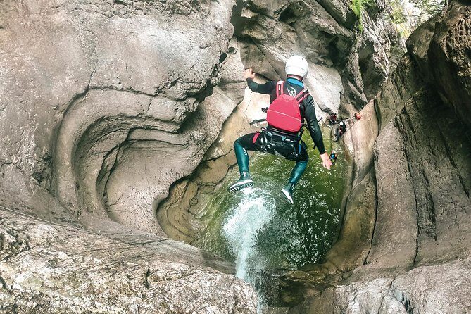 Canyoning Chli Schliere with OUTDOOR (Advanced) - Experience the Thrill of Canyoning in the Swiss Alps