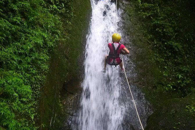 Canyoning in waterfalls and Zipline cable near La Fortuna - Key Points