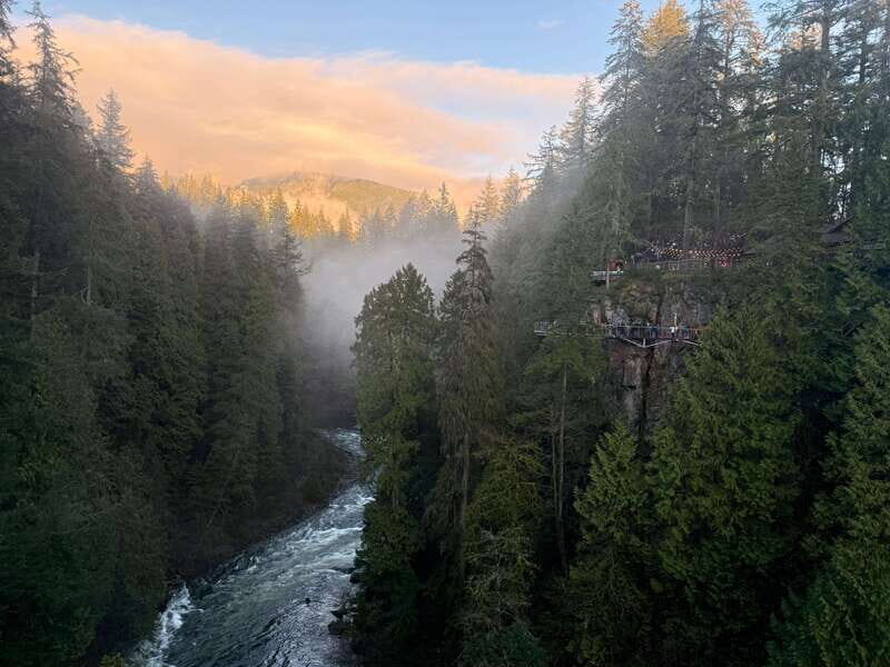 Capilano Suspension Bridge/Private/Small Group/By LUX CAR - Authentic Traveler Perspectives
