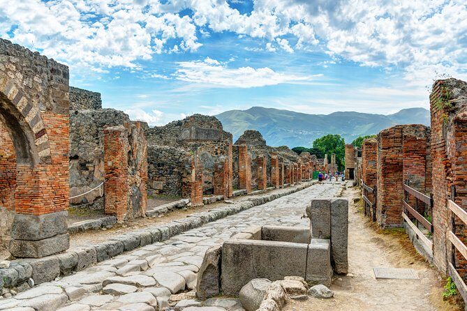 Capri, Blue Grotto, Sorrento & Pompeii Private Tour - The Journey Begins: Naples to Capri