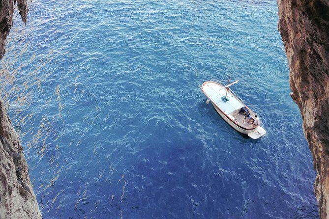 Capri by Boat private Comfortable tour - Key Points