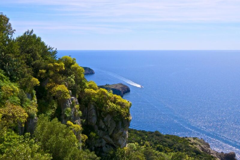 Capri: Guided Island Highlights Boat Tour - Capri: Guided Island Highlights Boat Tour