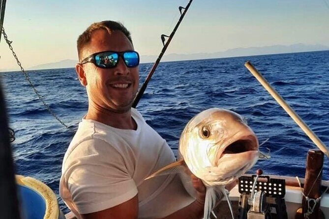 Captain Manolis Fishing with barbecue on the boat - Key Points