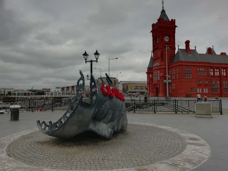 Cardiff: Private Half-Day City Center and Bay Walking Tour - The Heart of the City: Markets and Historic Streets