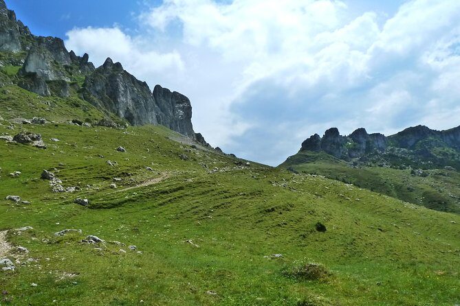 Carpathians in Romania: Bucegi Natural Park with native Spanish guide. - An In-Depth Look at the Bucegi Natural Park Guided Hike