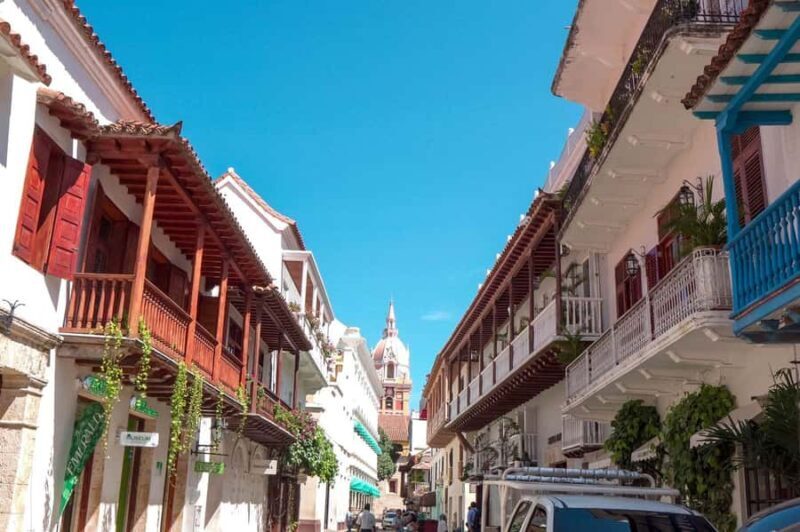 Cartagena: BILINGUAL CITY TOUR San Felipe Castle & Old city - A Deep Dive into the Cartagena Experience