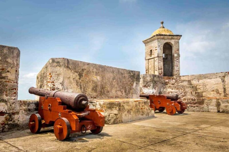 Cartagena: BILINGUAL CITYTOUR + SAN FELIPE CASTLE & Old city - A Detailed Look at the Cartagena City Tour