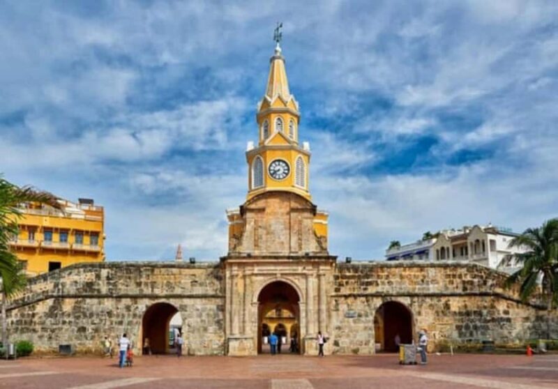 Cartagena: BILINGUAL CITYTOUR + SAN FELIPE CASTLE & Old city - Why This Tour Stands Out
