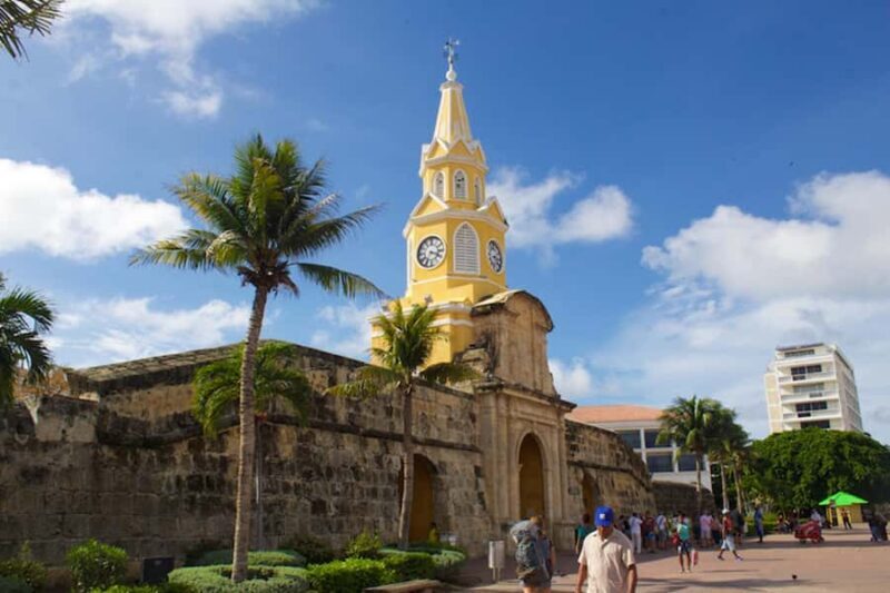 Cartagena: CITY TOUR OVERVIEW of the city Boots castle chiva - Cartagena: CITY TOUR OVERVIEW of the city Boots castle chiva
