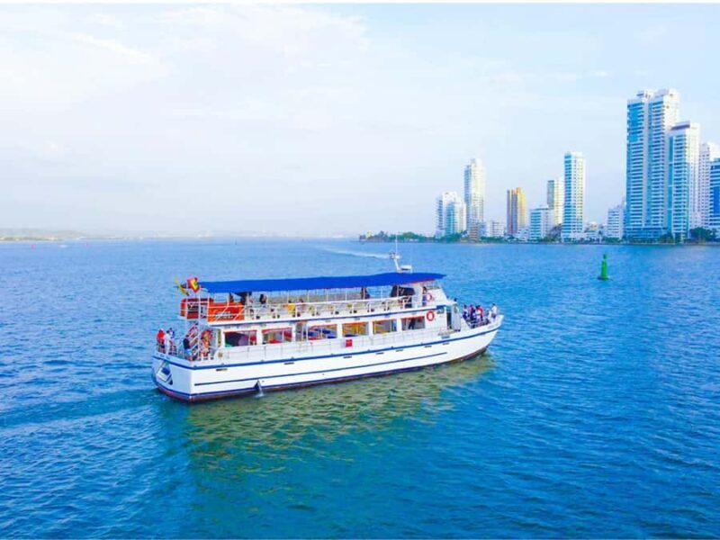 CARTAGENA: Citytour Chiva + sunset boat trip in the bay with open bar! - A detailed look at your Cartagena experience