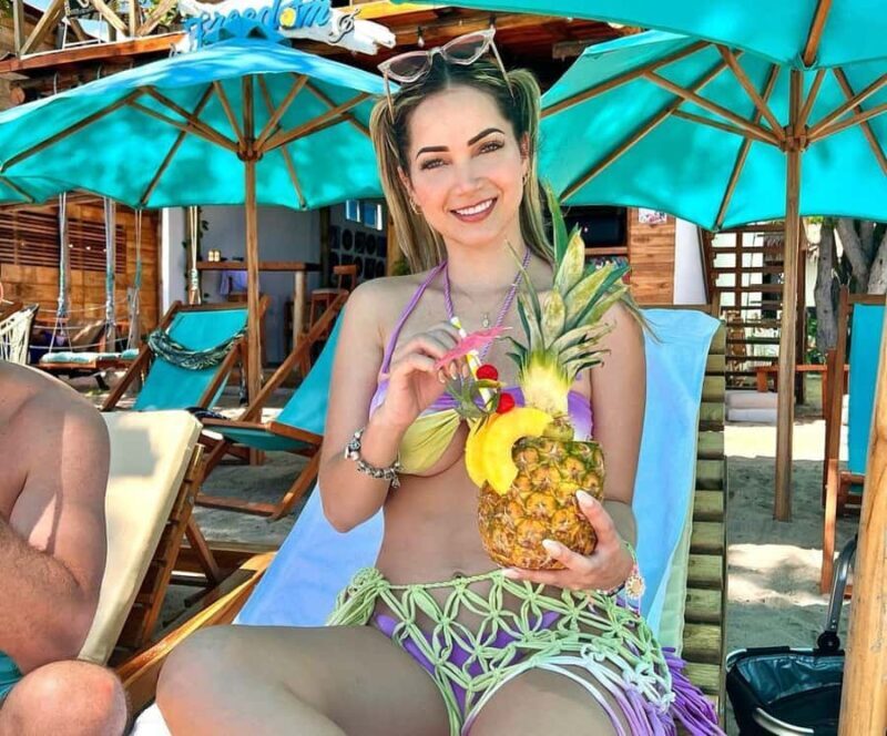 Cartagena: Cristal Beach Day Trip with Cocktail and Lunch - Who Should Consider This Trip?