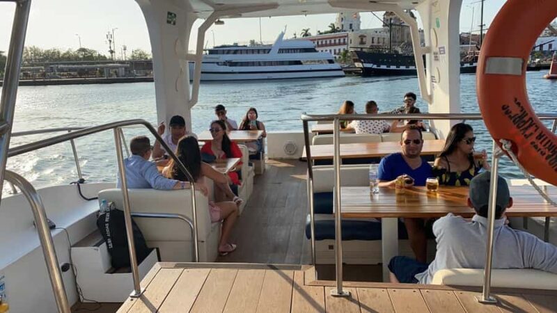 Cartagena: Cruise by the Bay with Dinner and Wine - Key Points