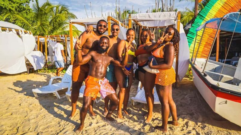 Cartagena: Day Trip Aviary and enjoy Playa Blanca by bus - A Deep Dive into the Experience