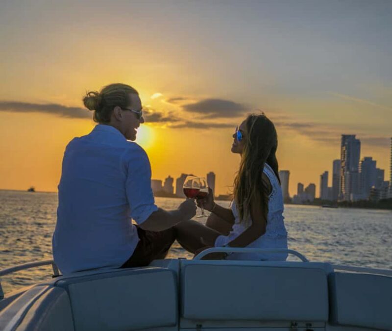 Cartagena: Dinner on a boat while you sail through the Bay - Who Should Consider This Tour?