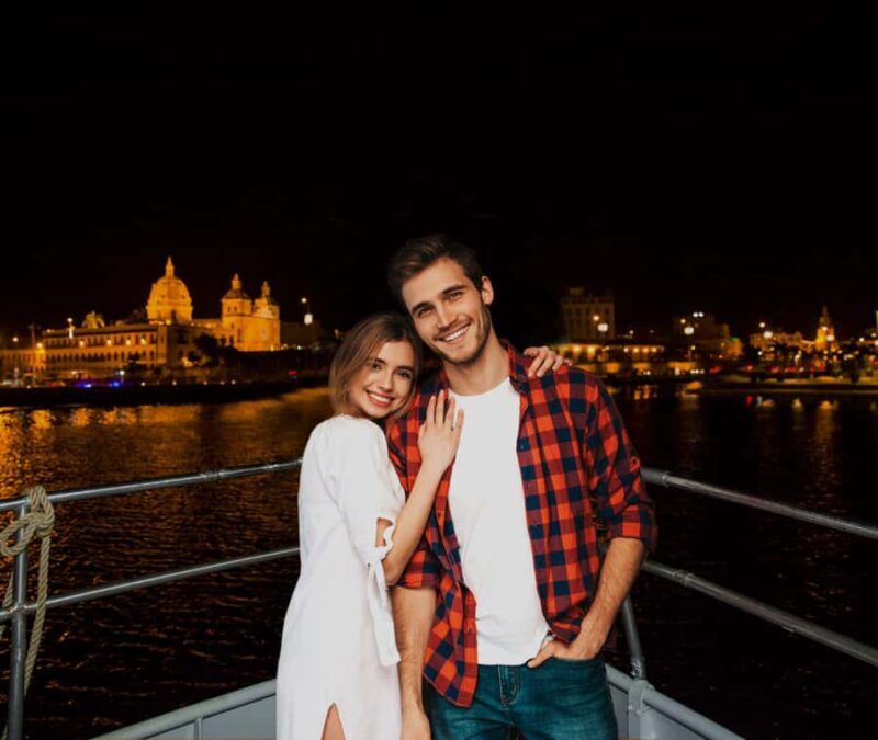 Cartagena: Dinner on a boat while you sail through the Bay - FAQ