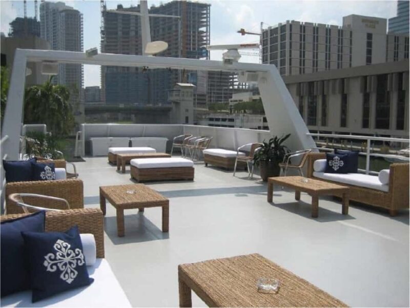 Cartagena: EXCLUSIVE SUNSET ON YACHT IN THE BAY WITH LIQUOR - Key Points