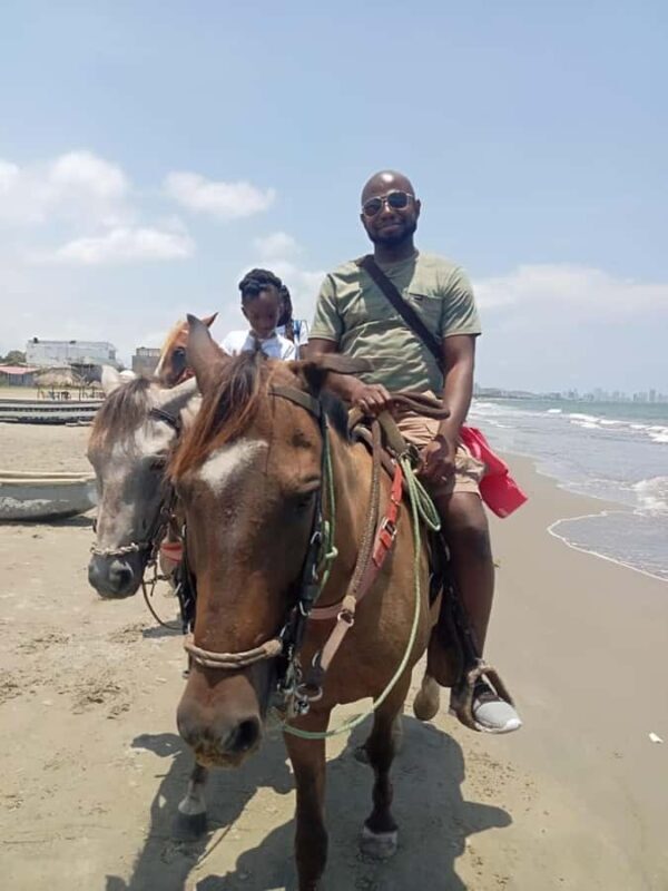 Cartagena: Horse Riding on the Beach with Photos and Lunch - FAQ