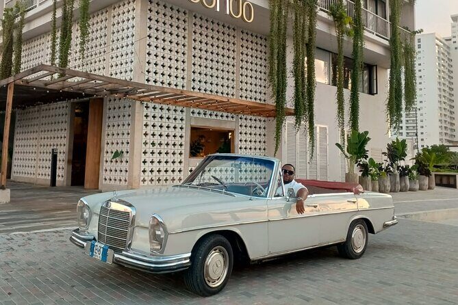 Cartagena Luxury Classic Car Tour + Bilingual Historian Guide - Experience the Charm of Cartagena in a Classic Car