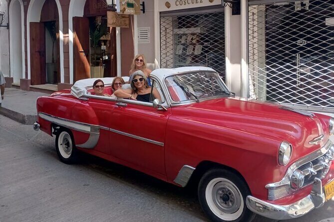 Cartagena Luxury Classic Car Tour + Bilingual Historian Guide - Key Points