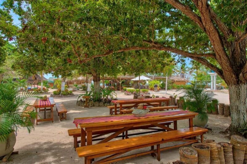 Cartagena: PRIVATE ISLAND in Rosario Islands BUFFET LUNCH - A Close Look at the Rosario Islands Private Island Experience