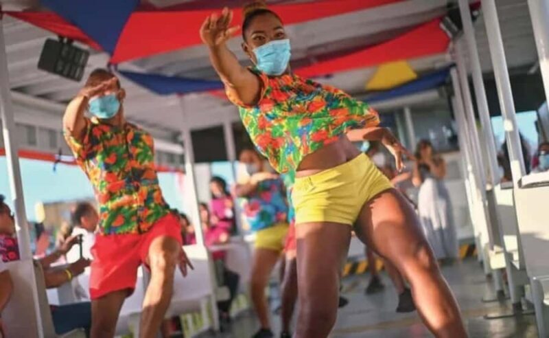 Cartagena: Sunset boat ride on the bay with open bar and musical show! - FAQ