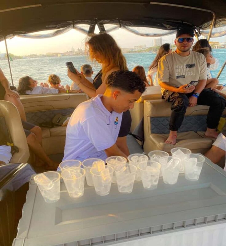 Cartagena: Sunset or nightplan on the bay with Open Bar! - Breaking Down the Experience