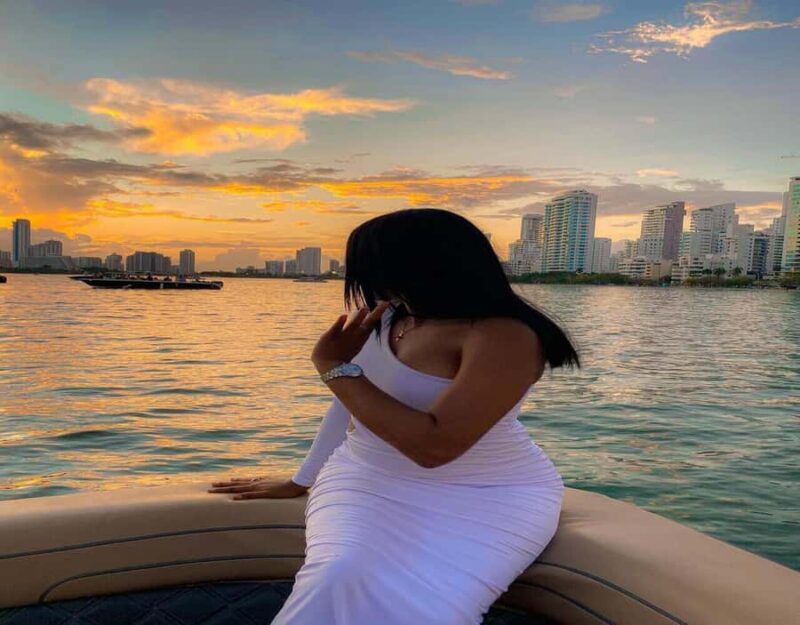 Cartagena: Sunset or nightplan on the bay with Open Bar! - FAQ