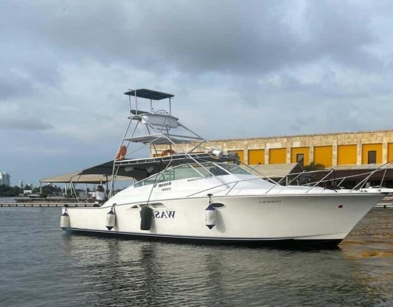 Cartagena: Sunsetplan on Yacht with Open Bar and DJ on board - How the experience unfolds