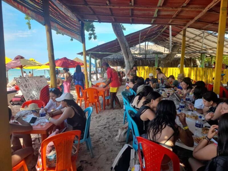 Cartagena: Tour tradicional Playa blanca barú por bus - Potential drawbacks or considerations