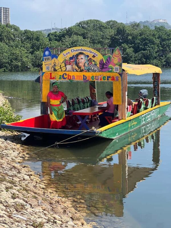 Cartagena: Typical Colombian raft ride through its canals - Key Points