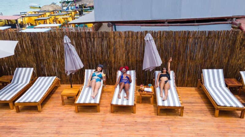 Cartagena:Full day in a cabin in Barú+lunch+welcome cocktail - Who This Tour Suits Best