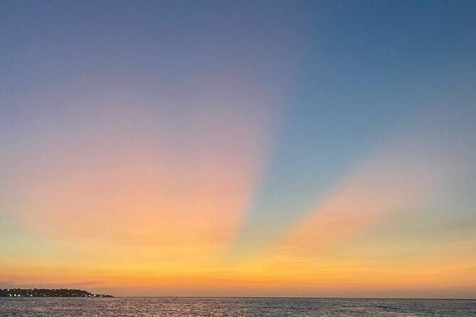 Cartagena:Sunset boat party Caribbean restaurant and Gethsemane tour - Key Points