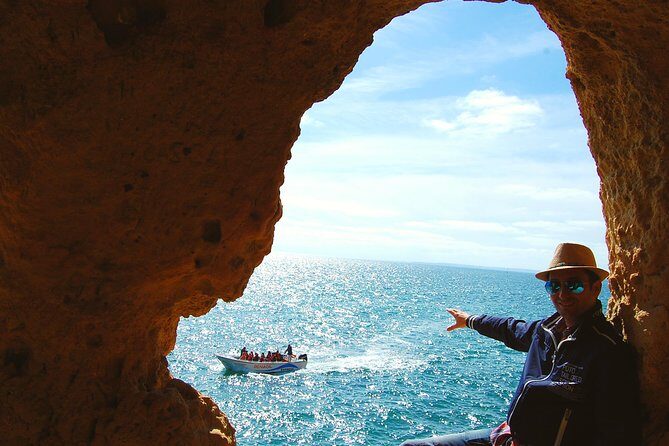 Carvoeiro and Silves Premium - Shared small group > VTours Algarve - Experience the Algarve with a Small-Group Tour of Carvoeiro and Silves