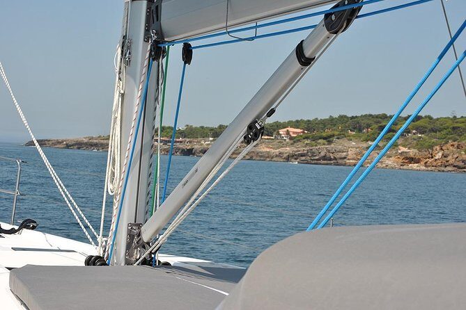Cascais Private Sailing 2h Cruise with a drink - FAQ