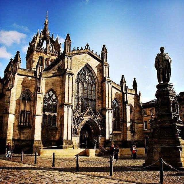 Castle & Cobblestones: 8-Hour Private Edinburgh Walking Tour - Practical Details and Tips