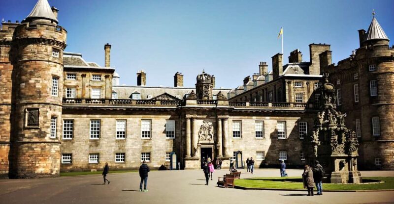 Castle & Cobblestones: 8-Hour Private Edinburgh Walking Tour - Who Should Consider This Tour?