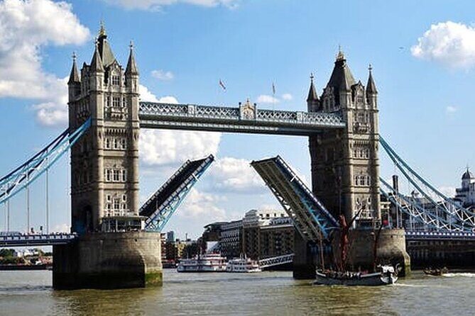 Castles & Bridges Tour : See over 15 London Top Sights - Discover London’s Landmarks on the Castles & Bridges Tour