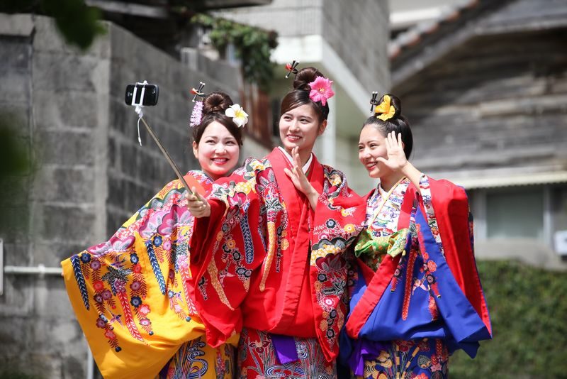 Casual Ryuso Costume Experience & Photo Shoot (Naha) - Making the most of the photo time