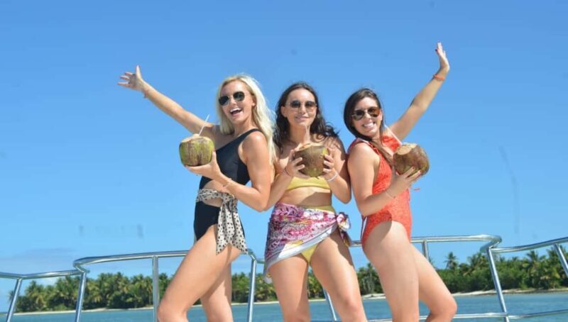 Catalina Island with Snorkel, Open Bar and Lunch - Lunch and Drinks: A Tropical Feast