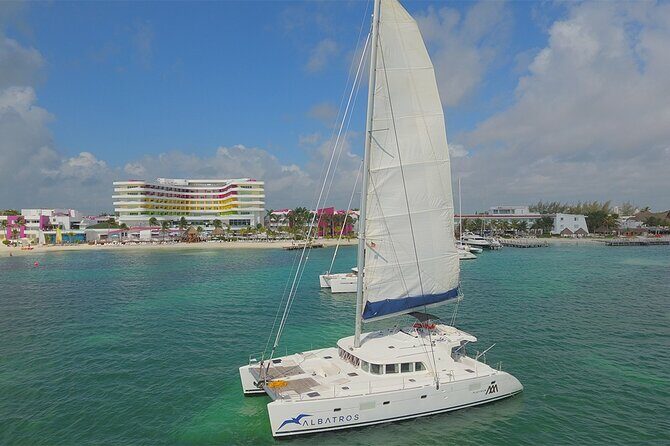 Catamaran Albatros Platinum & Beach club & Open bar & Isla Mujeres - Key Points