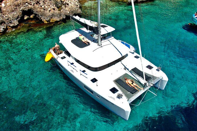 Catamaran in Alghero, daily boat trip - A relaxing day on the water with a spacious catamaran in Alghero