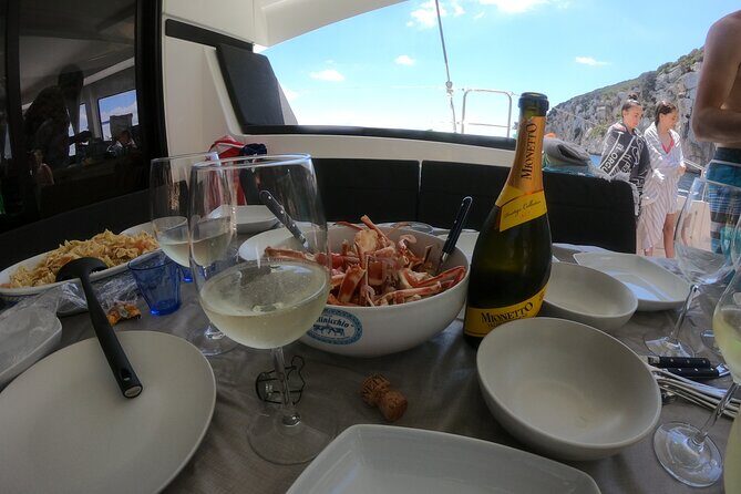 Catamaran in Alghero, daily boat trip - The small-group advantage and booking tips